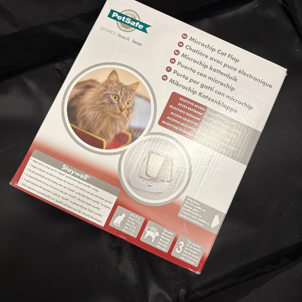 New Unused PetSafe  Microchip Cat Door